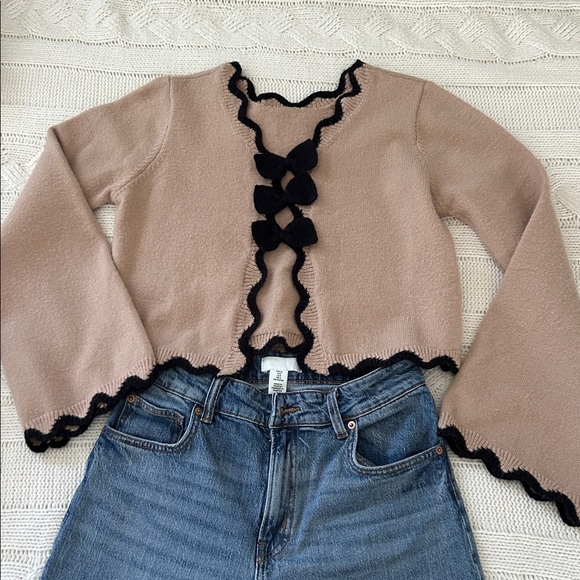 Commence bow cropped sweater - Picture 3 of 9